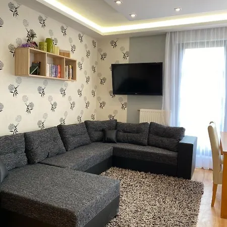 아파트 Luca Apartman